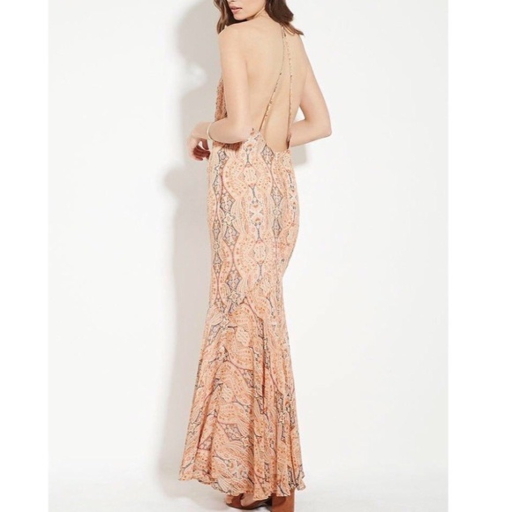 LAST CHANCE F21 Contemporary low-back paisley mermaid maxi dress
